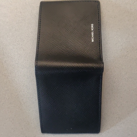 Michael Kors Watch and Wallet - Picture 7 of 10